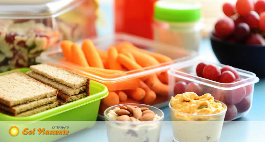 A Hora do Lanche: Nutrição e Carinho na Lancheira